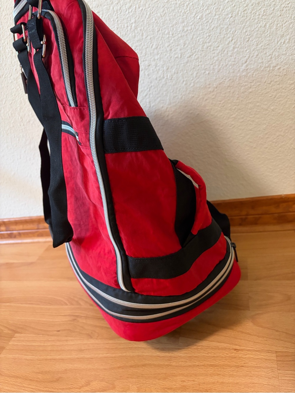 Biaggi Red Rolling Carryon Duffel Bag Zipsack Boost - Picture 6 of 12